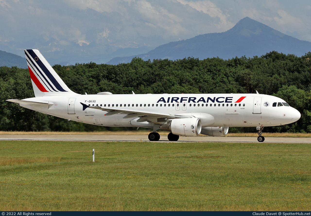 Photo of F-GKXS - Airbus A320-214 operated by Air France