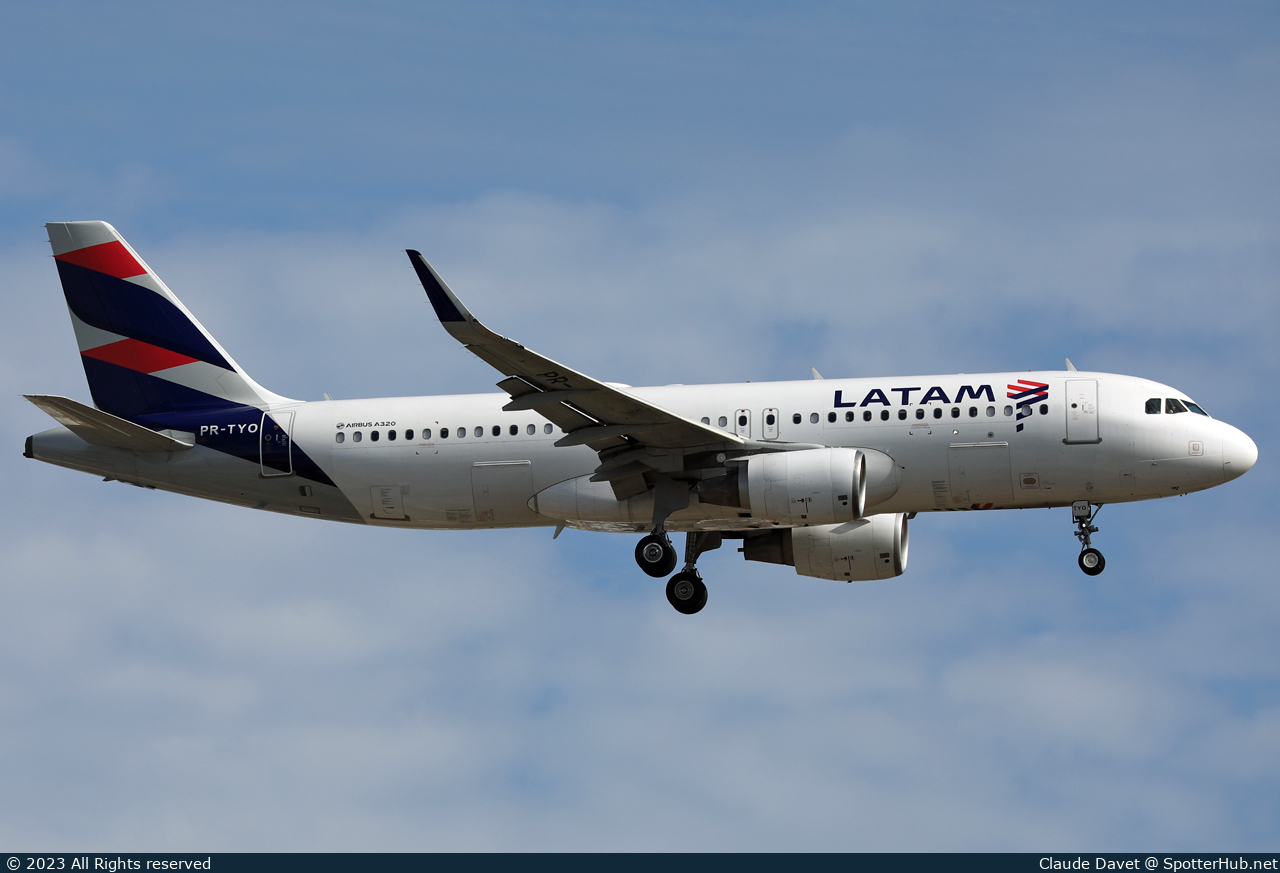 Photo of PR-TYO - Airbus A320-214 operated by LATAM Airlines Brasil