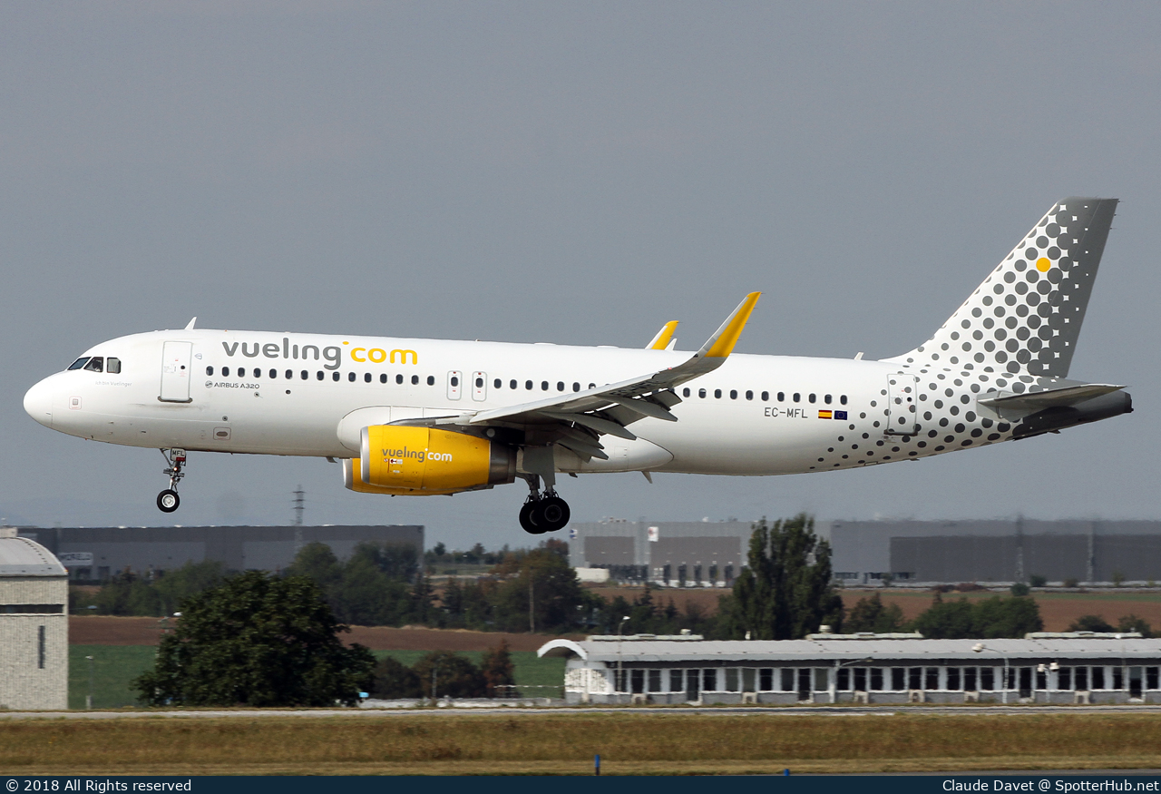 Photo of EC-MFL - Airbus A320-232 operated by Vueling