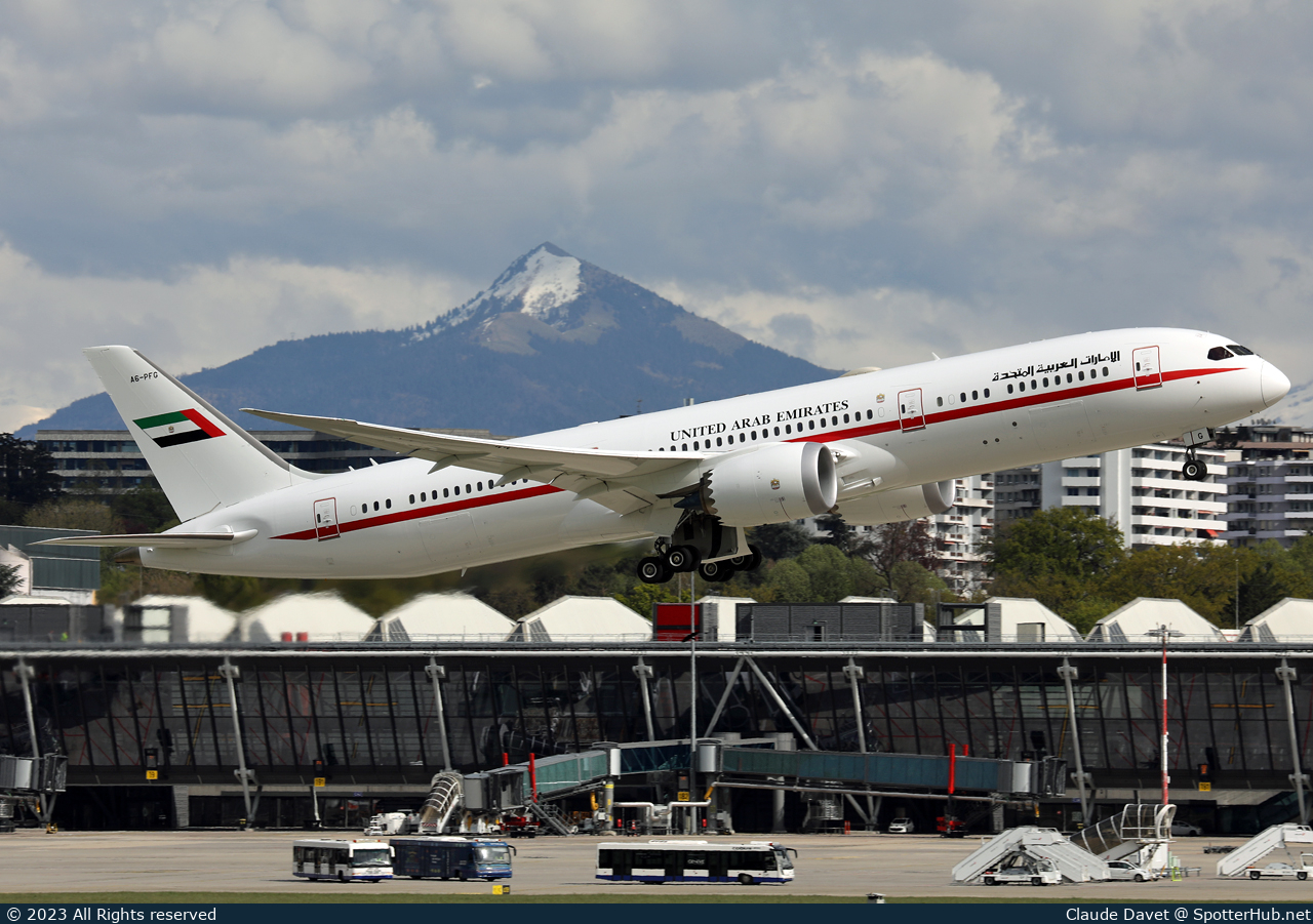 Photo of A6-PFG - Boeing 787-9 Dreamliner operated by United Arab Emirates Presidential Flight