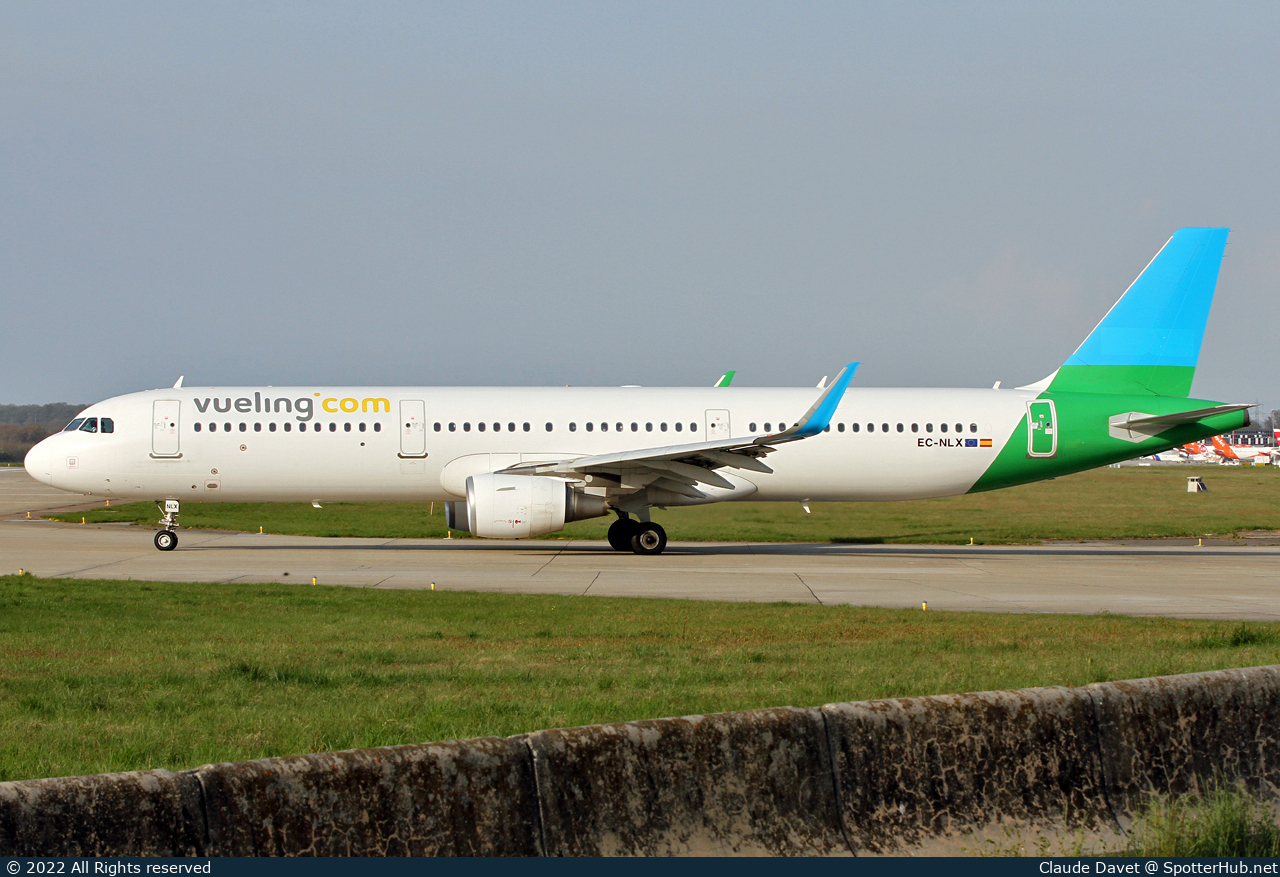 Photo of EC-NLX - Airbus A321-211 operated by Vueling