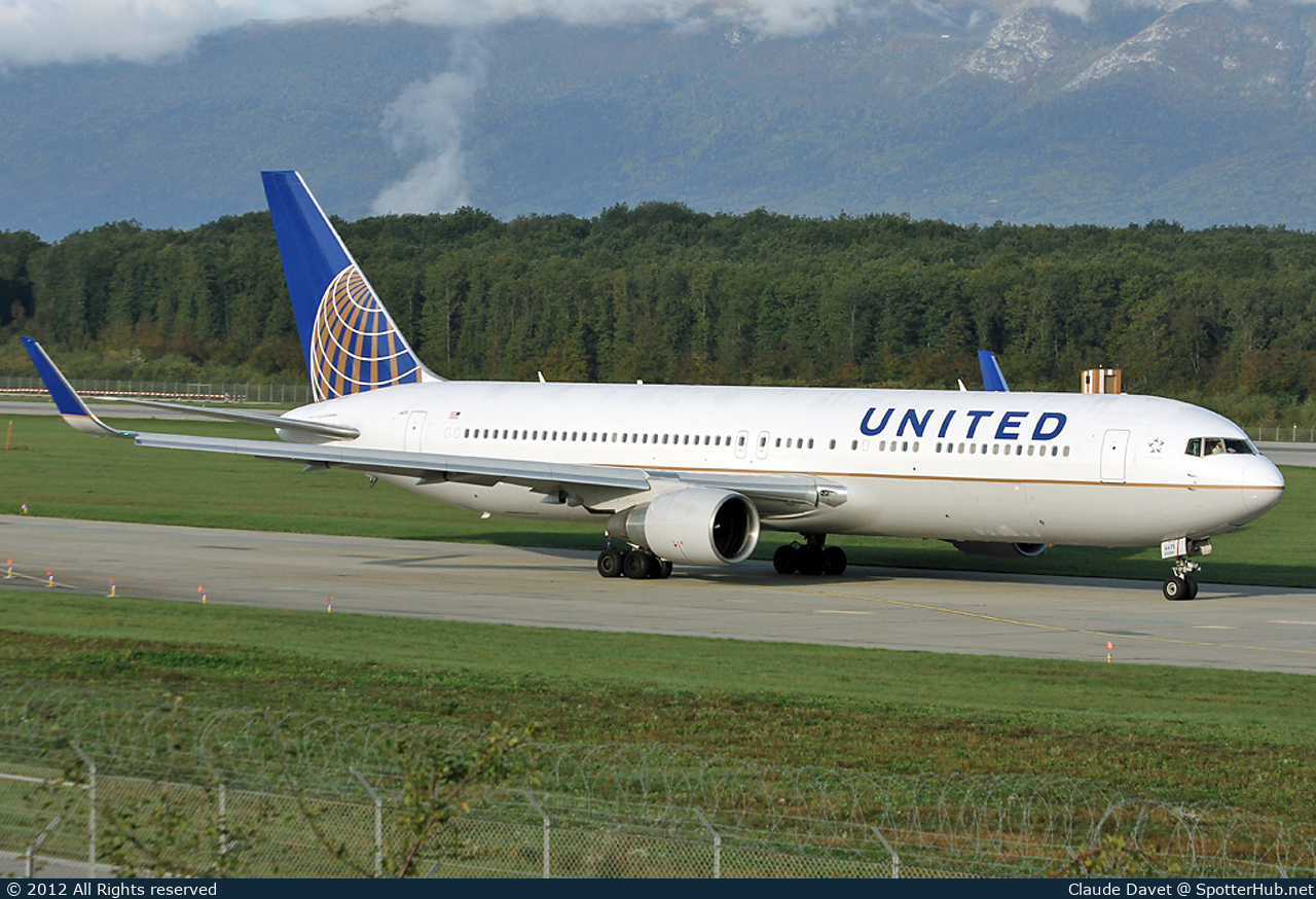 Photo of N675UA - Boeing 767-322(ER) operated by United Airlines