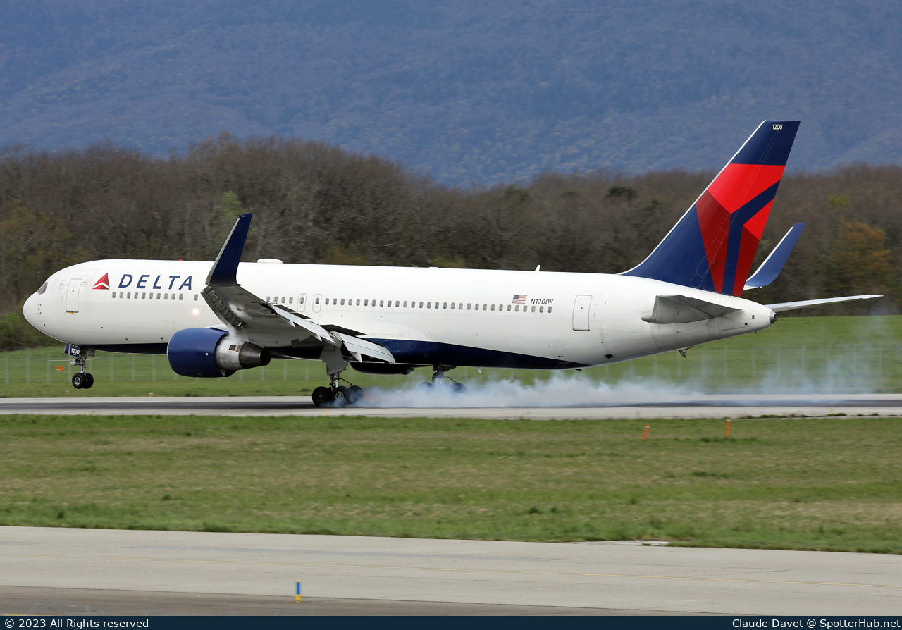 Photo of N1200K - Boeing 767-332(ER) operated by Delta Air Lines