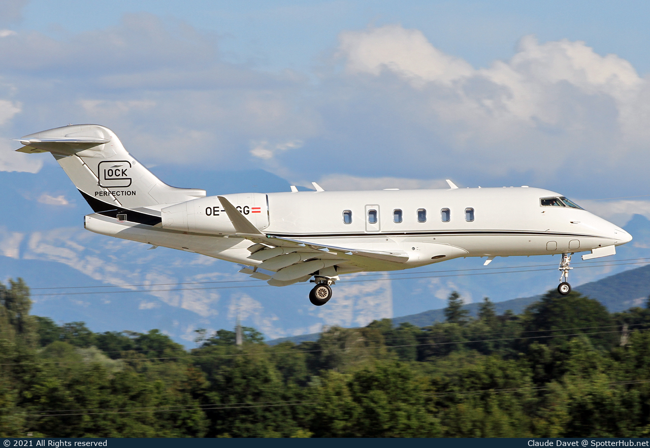 Photo of OE-HGG - Bombardier Challenger 350 operated by Glock Aviation