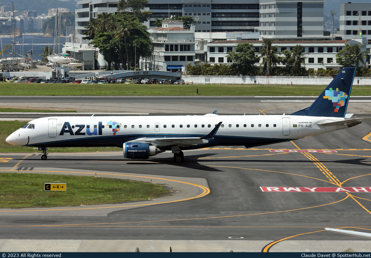 Photo of PR-AUE - Embraer ERJ-195LR operated by Azul