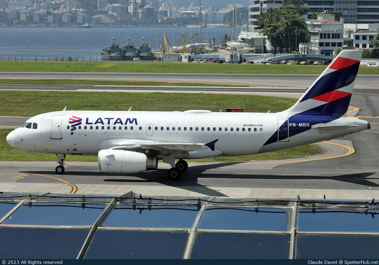 Photo of PR-MBN - Airbus A319-132 operated by LATAM Airlines Brasil