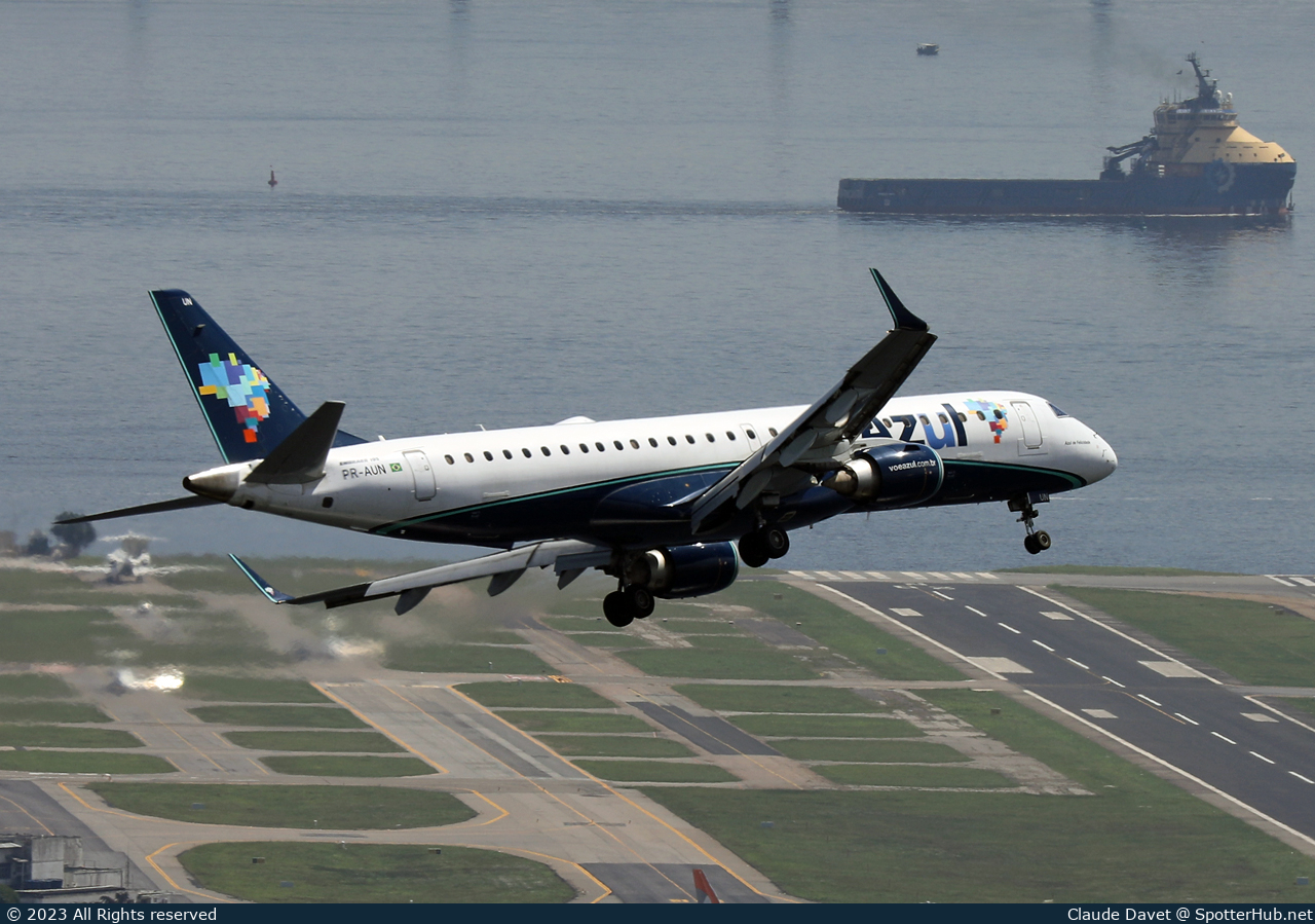 Photo of PR-AUN - Embraer ERJ-195LR operated by Azul