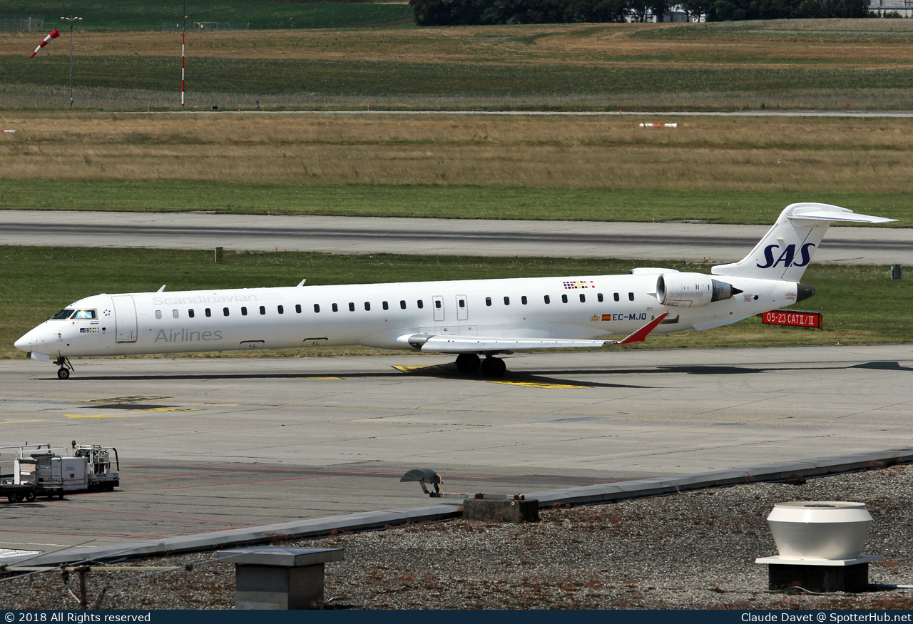 Photo of EC-MJQ - Bombardier CRJ-1000 operated by SAS Scandinavian Airlines (opb Air Nostrum)