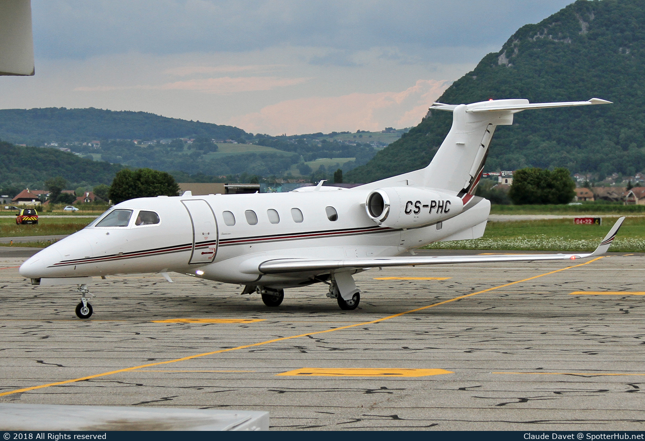 Photo of CS-PHC - Embraer Phenom 300 operated by NetJets Europe