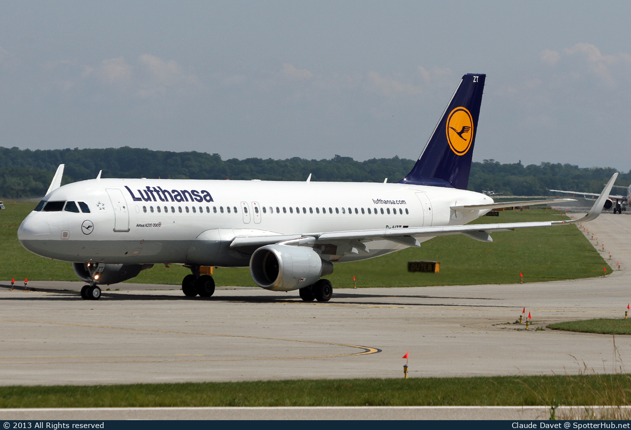 Photo of D-AIZT - Airbus A320-214 operated by Lufthansa