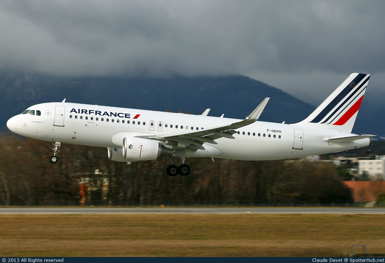 Photo of F-HEPH - Airbus A320-214 operated by Air France