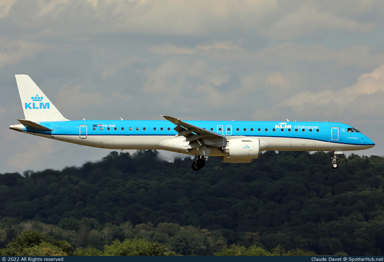 Photo of PH-NXC - Embraer ERJ-195-E2 operated by KLM Cityhopper