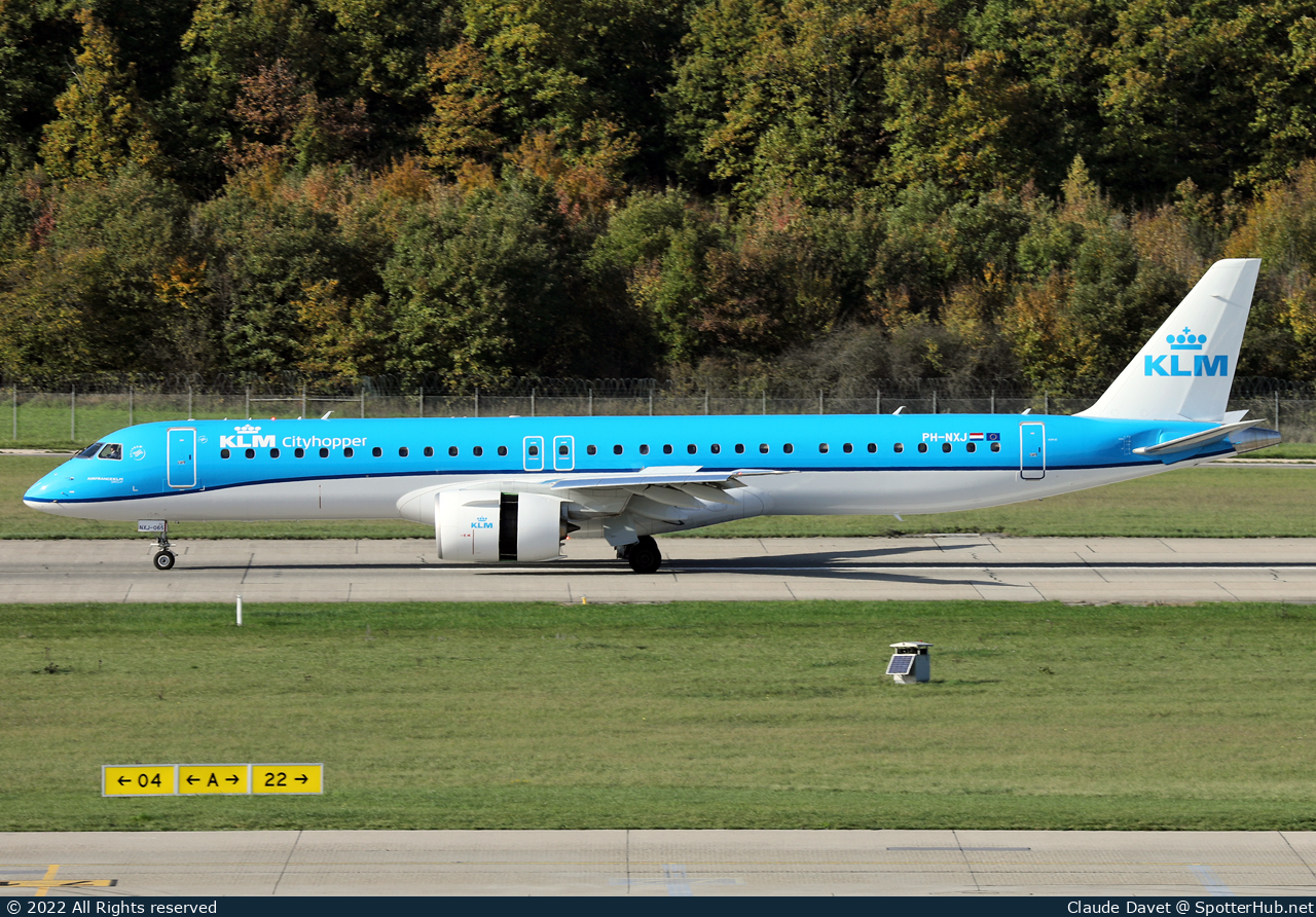 Photo of PH-NXJ - Embraer ERJ-195-E2 operated by KLM Cityhopper