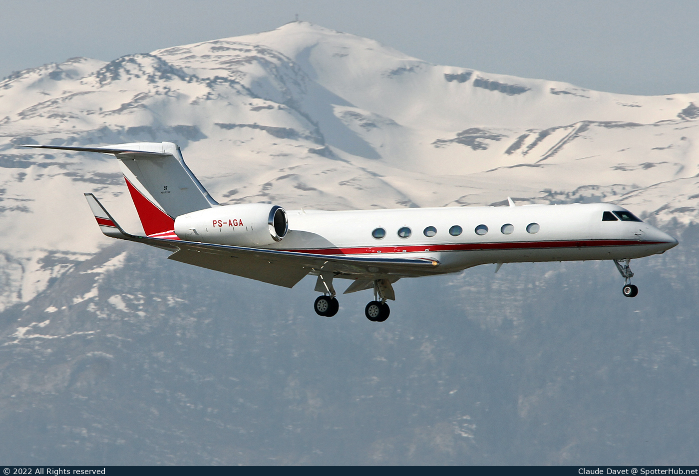 Photo of PS-AGA - Gulfstream GV-SP (G550) operated by Helistar Táxi Aéreo