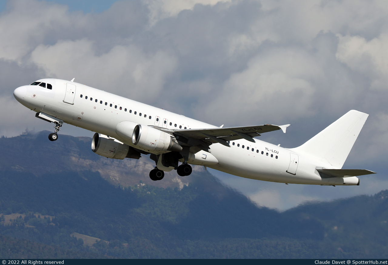 Photo of YL-LCU - Airbus A320-214 operated by SmartLynx Airlines