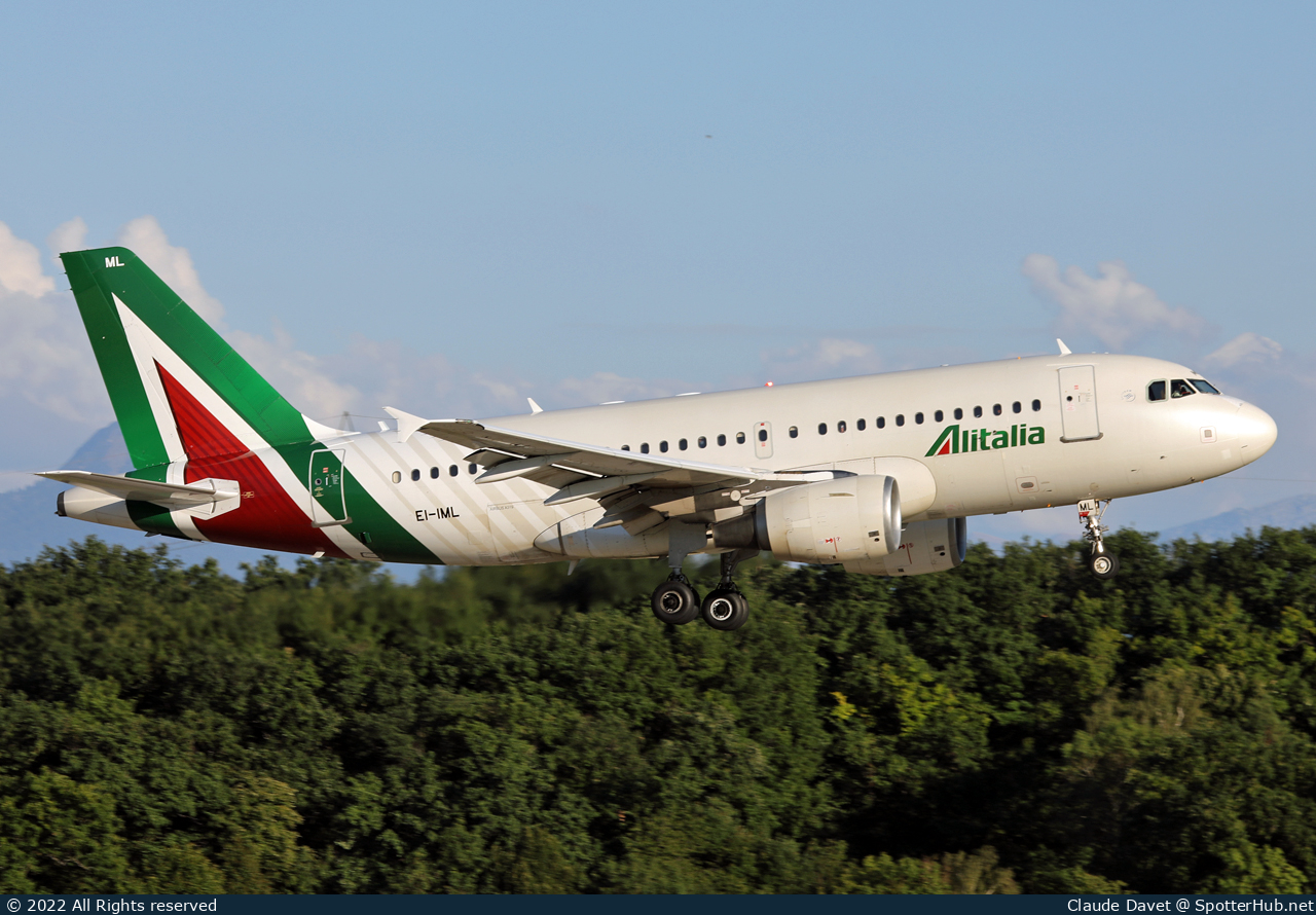 Photo of EI-IML - Airbus A319-112 operated by Alitalia
