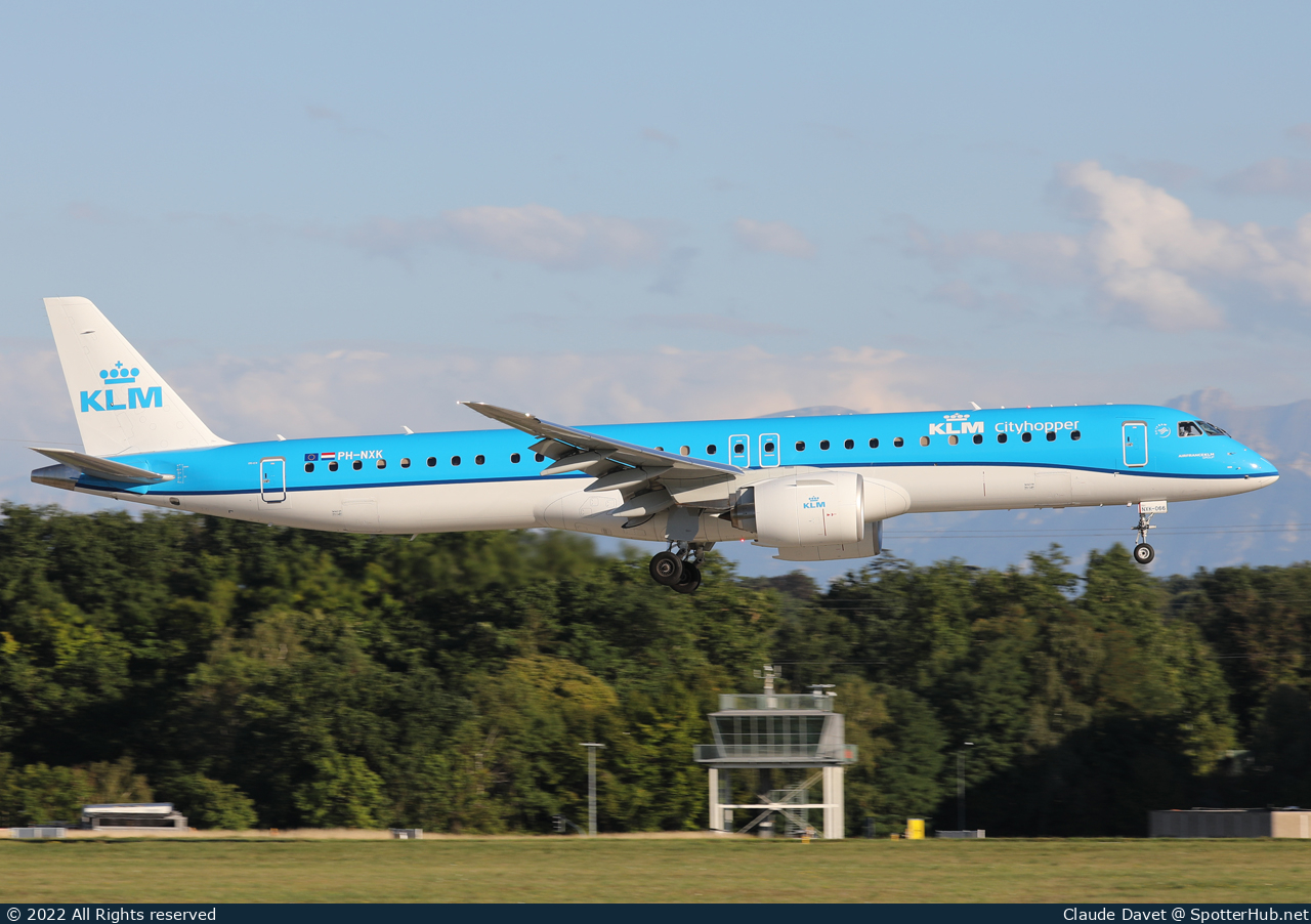 Photo of PH-NXK - Embraer ERJ-195-E2 operated by KLM Cityhopper