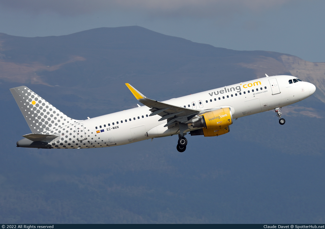 Photo of EC-MAN - Airbus A320-214 operated by Vueling