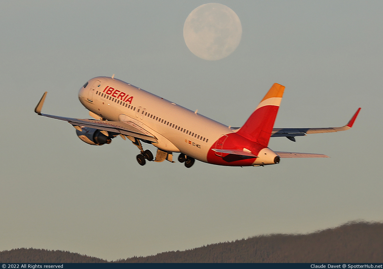 Photo of EC-MCS - Airbus A320-214 operated by Iberia