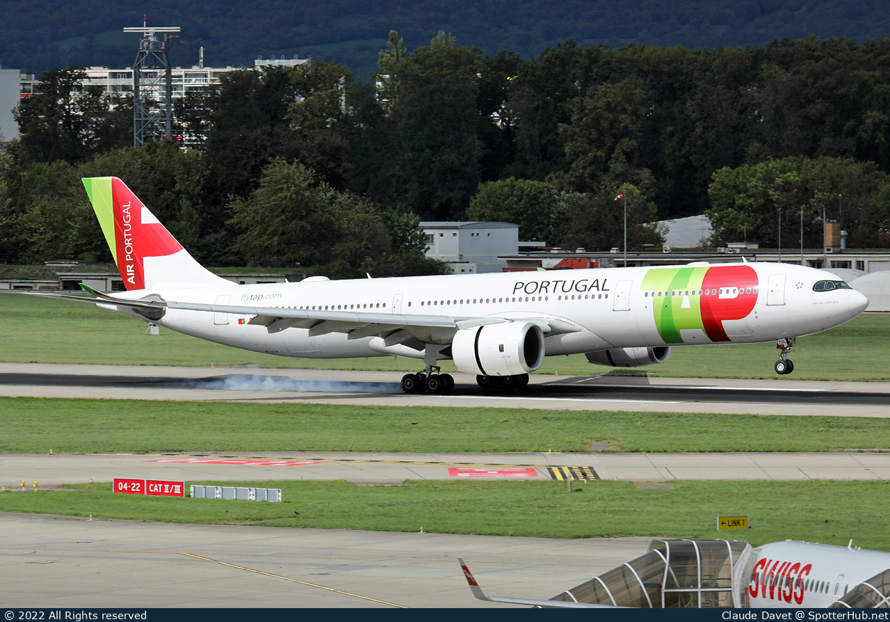 Photo of CS-TUL - Airbus A330-941 operated by TAP Air Portugal