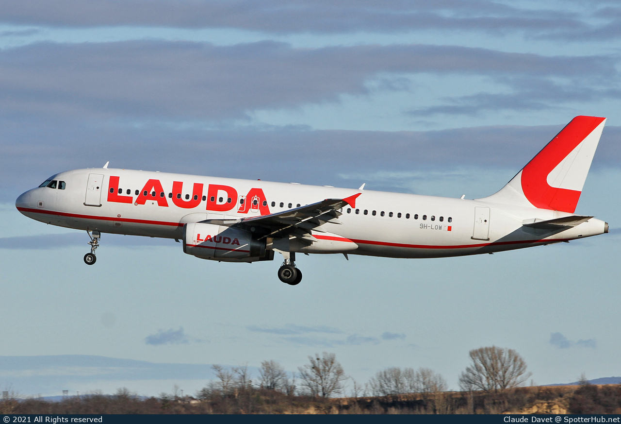 Photo of 9H-LOW - Airbus A320-233 operated by Lauda Europe