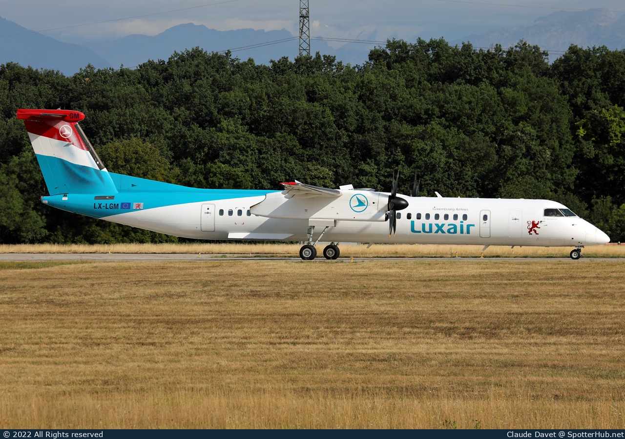 Photo of LX-LGM - Bombardier DHC-8-402 Dash 8 Q400 operated by Luxair