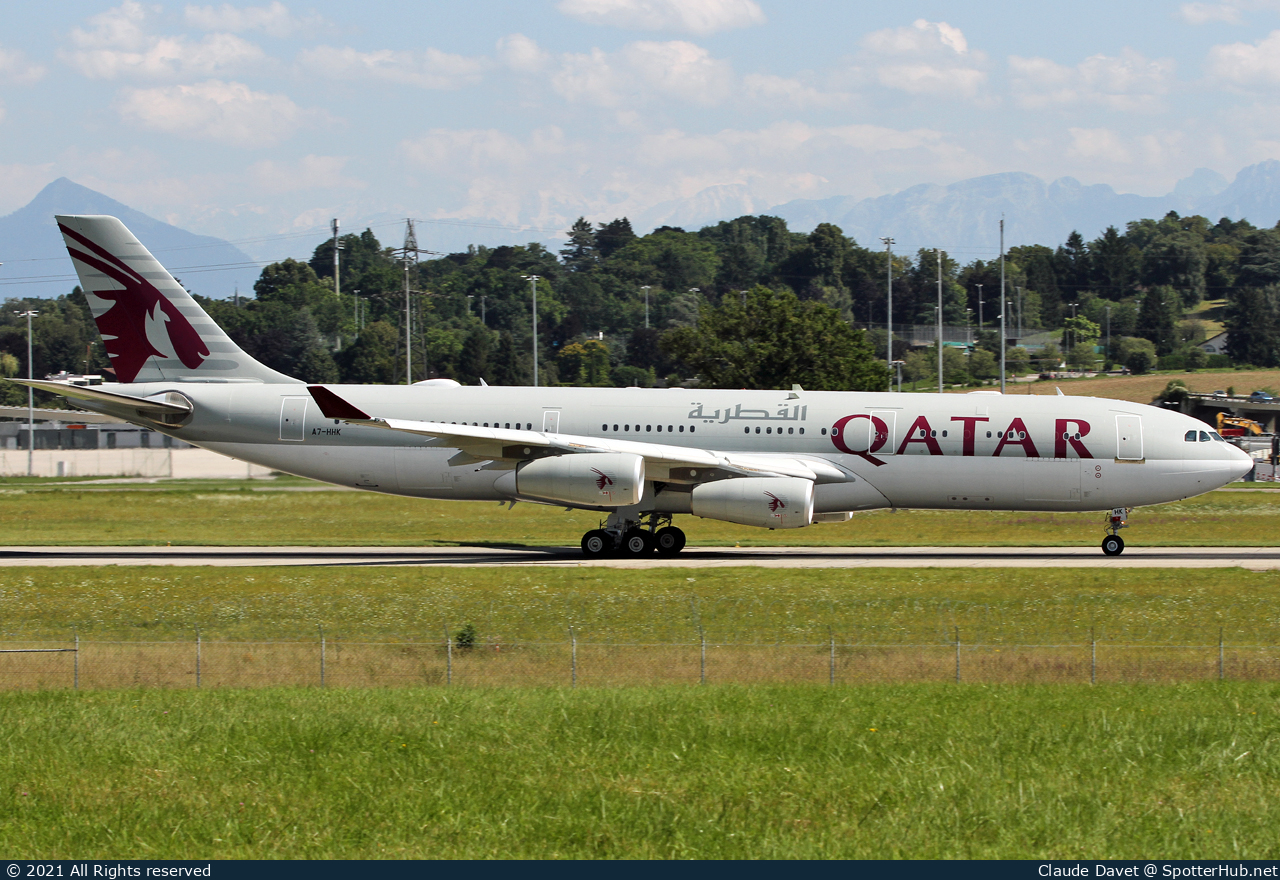Photo of A7-HHK - Airbus A340-211 operated by Qatar Amiri Flight