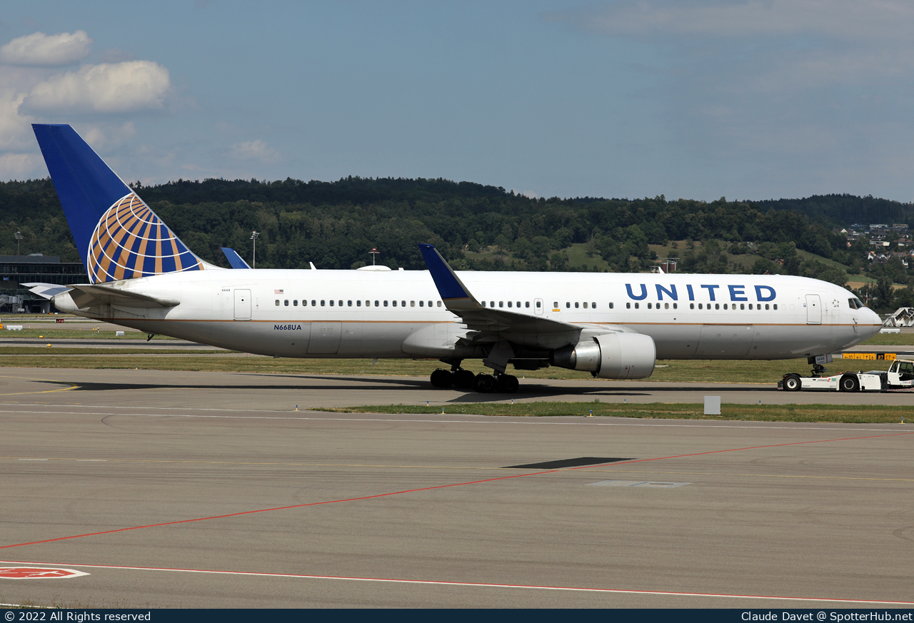 Photo of N668UA - Boeing 767-322(ER) operated by United Airlines