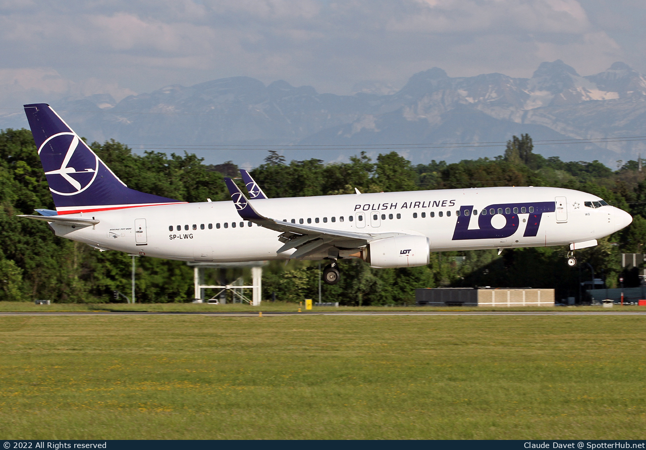 Photo of SP-LWG - Boeing 737-86N operated by LOT Polish Airlines