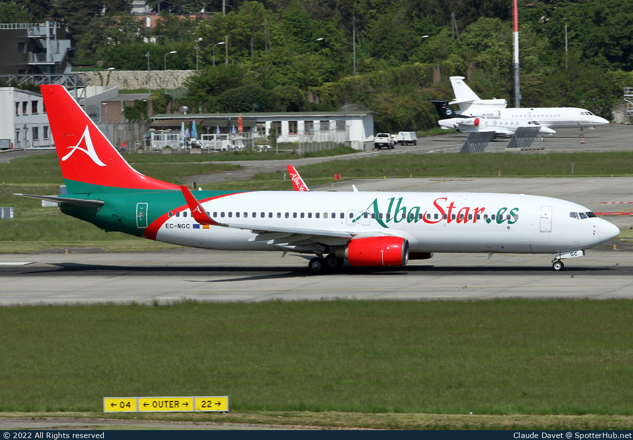 Photo of EC-NGC - Boeing 737-809 operated by AlbaStar
