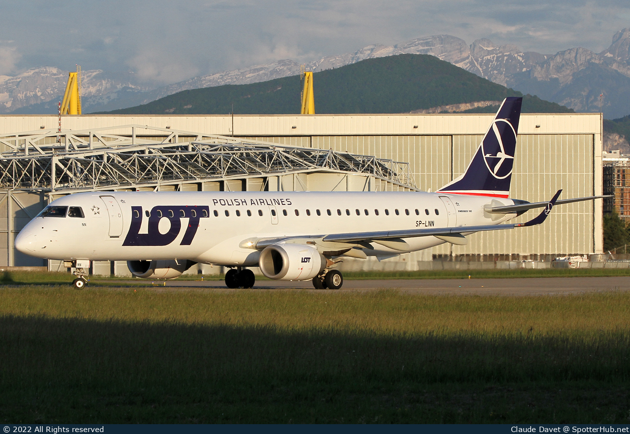 Photo of SP-LNN - Embraer ERJ-195AR operated by LOT Polish Airlines