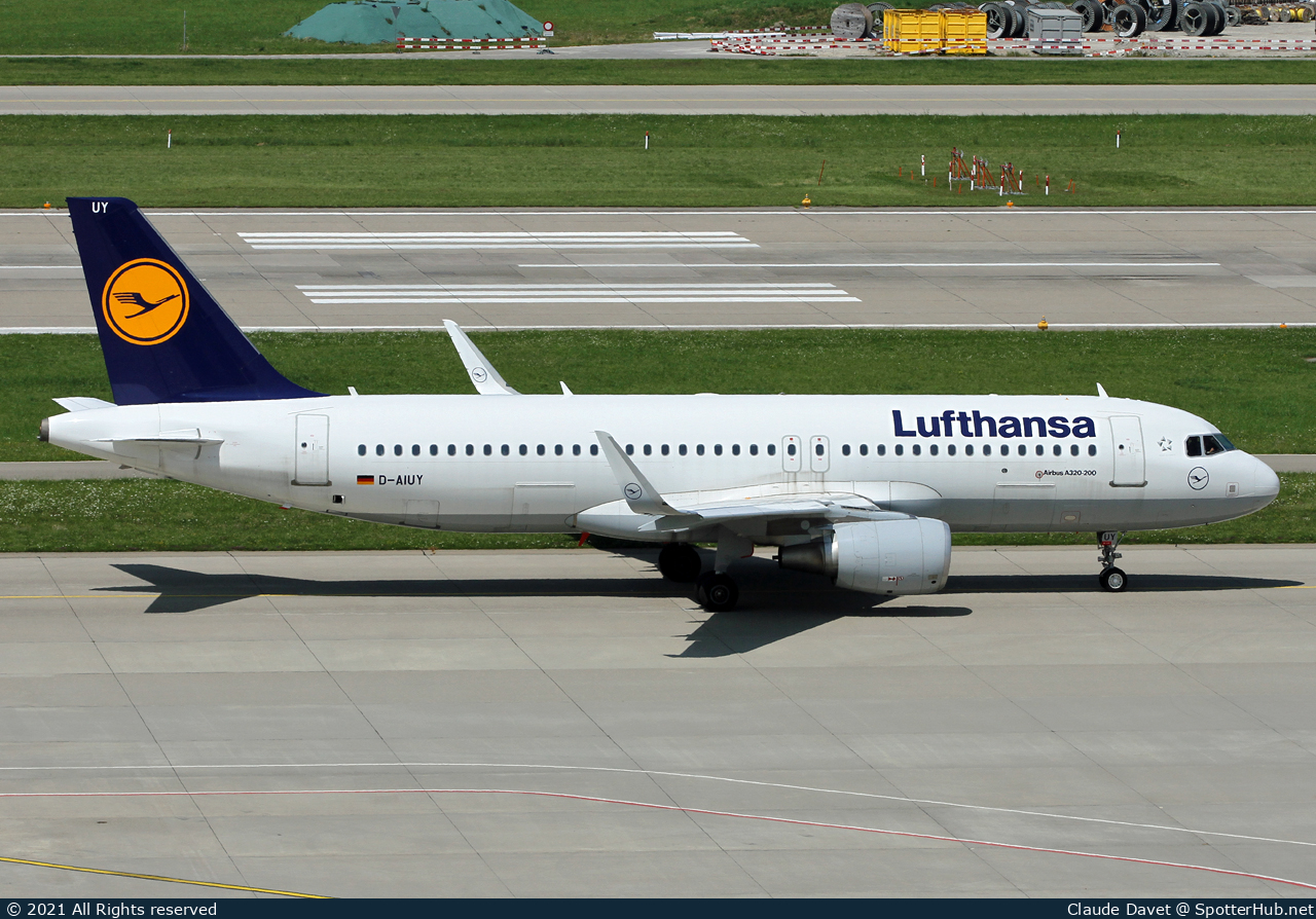 Photo of D-AIUY - Airbus A320-214 operated by Lufthansa