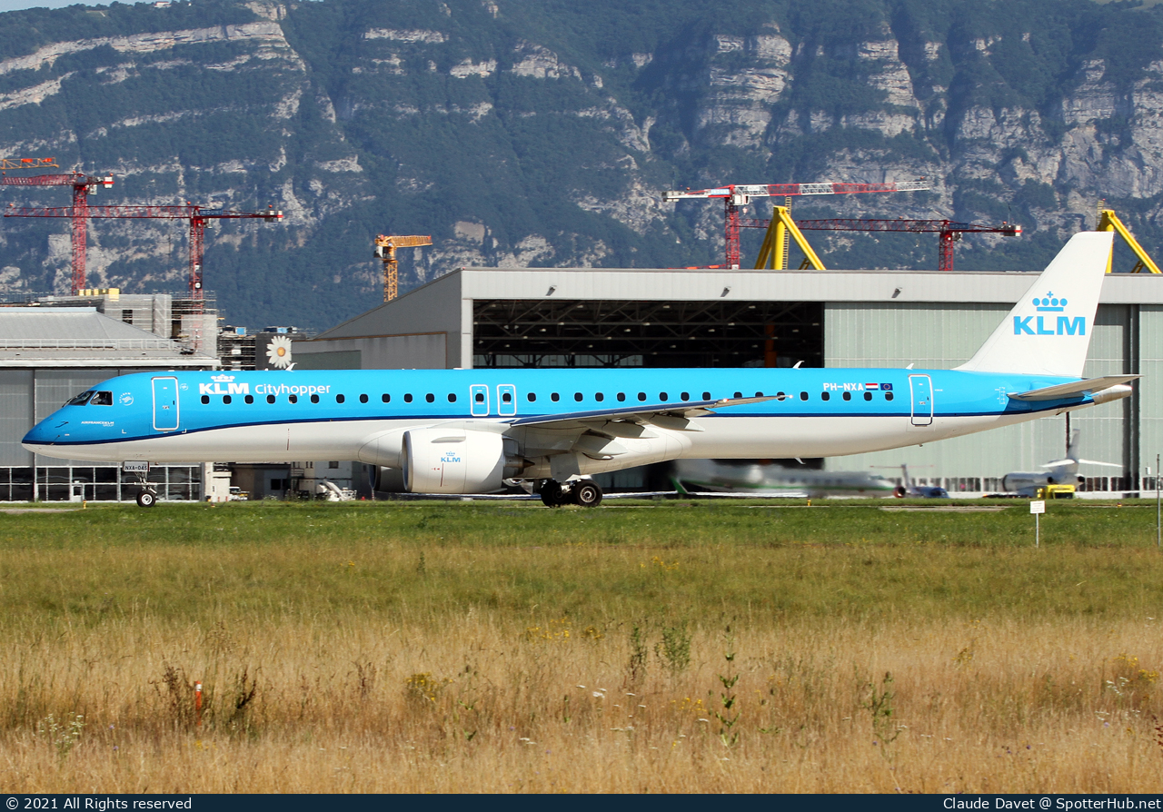 Photo of PH-NXA - Embraer ERJ-195-E2 operated by KLM Cityhopper