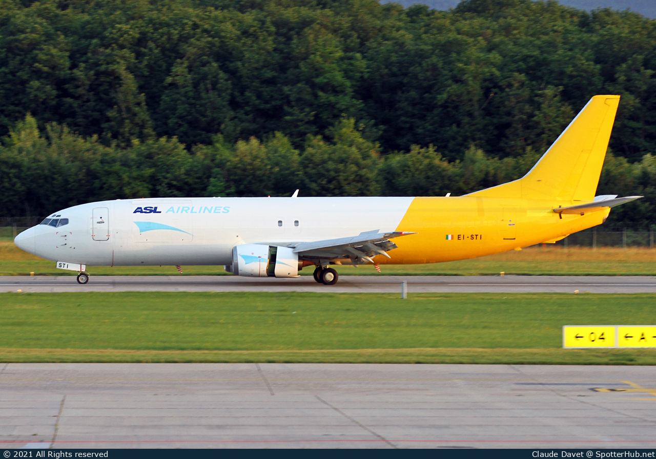 Photo of EI-STI - Boeing 737-476(SF) operated by ASL Airlines Ireland