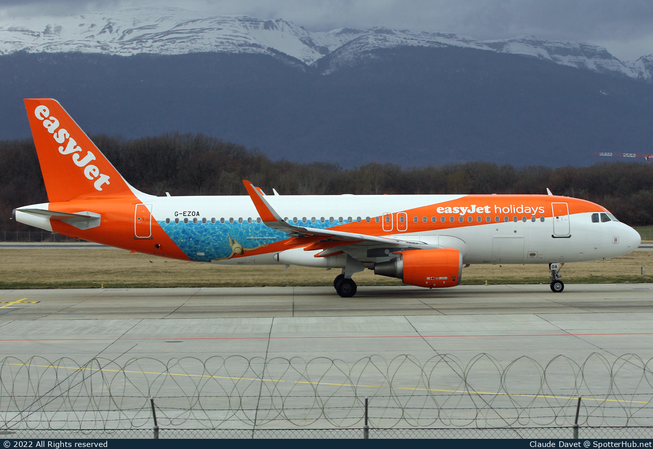 Photo of G-EZOA - Airbus A320-214 operated by easyJet