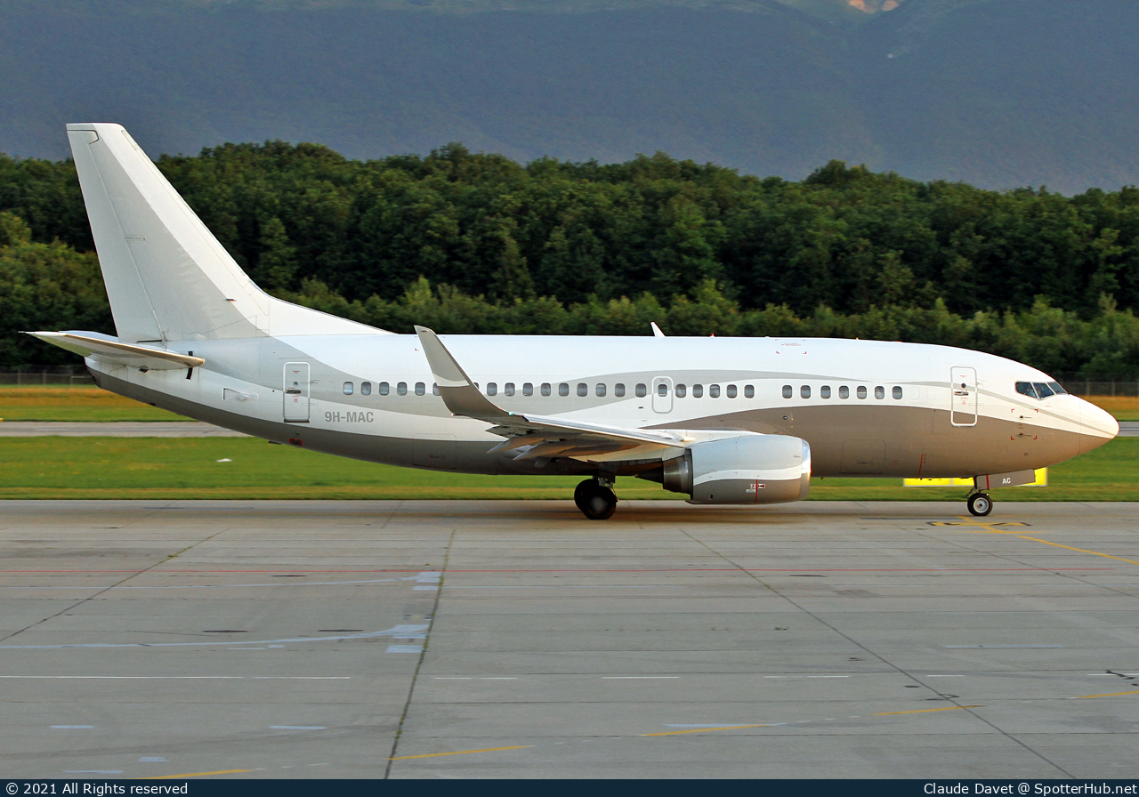 Photo of 9H-MAC - Boeing 737-548 operated by Oryx Jet (opb Maleth-Aero)