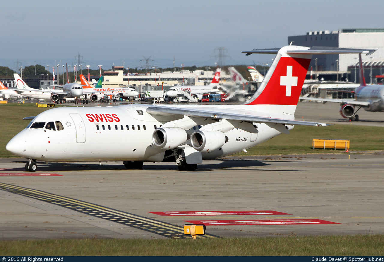 Photo of HB-IXU - British Aerospace Avro RJ100 operated by Swiss International Air Lines
