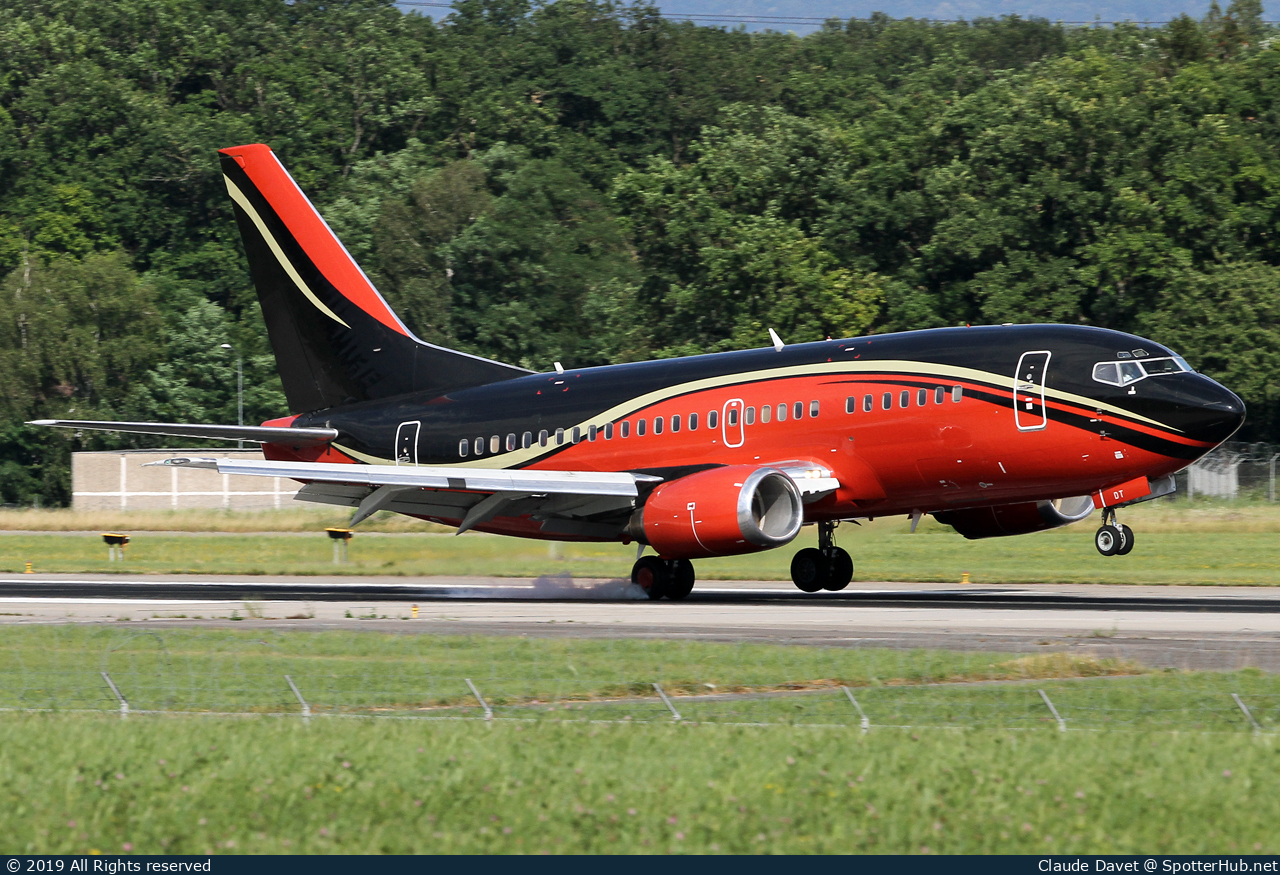 Photo of LY-KDT - Boeing 737-522 operated by KlasJet