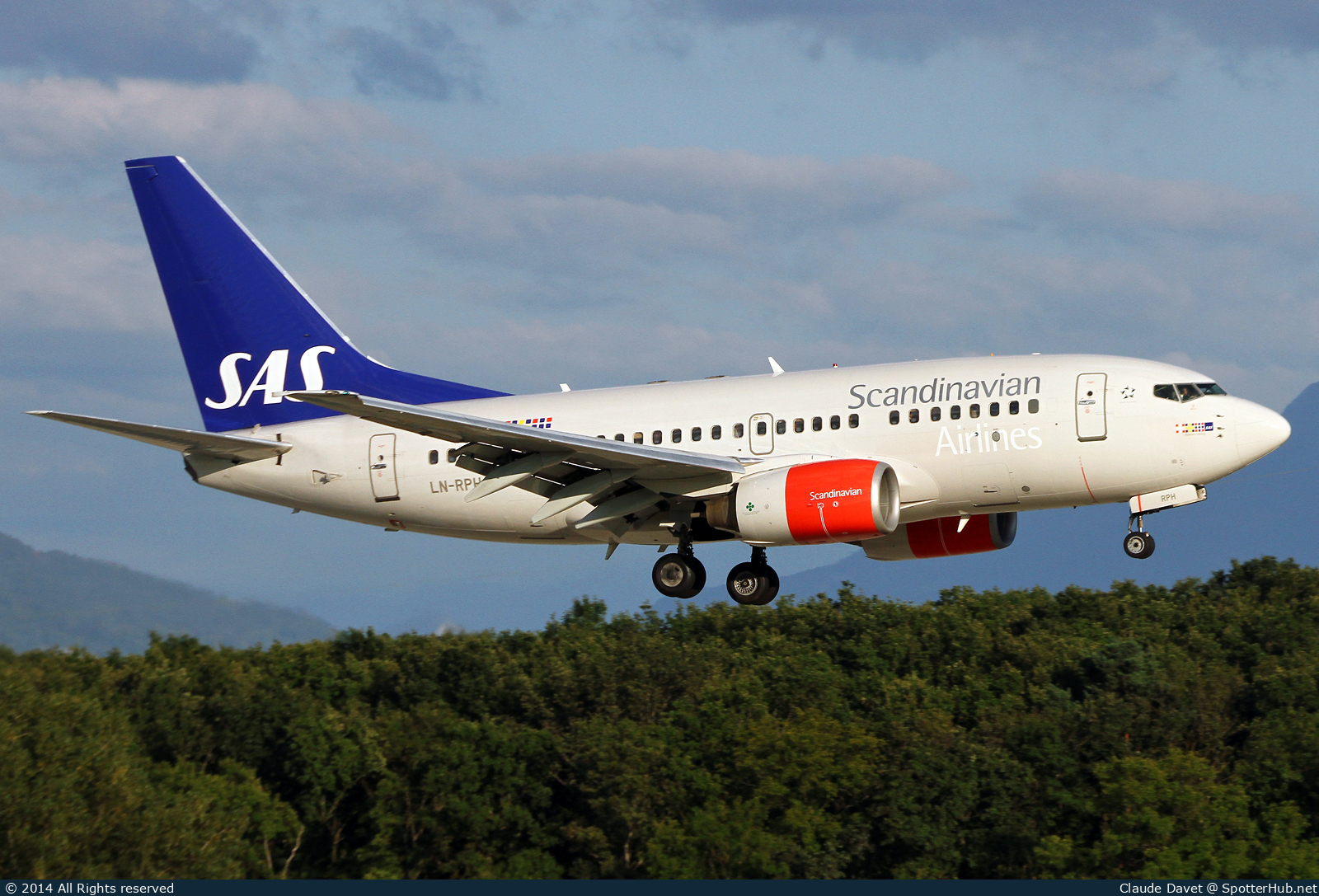 Photo of LN-RPH - Boeing 737-683 operated by SAS Scandinavian Airlines