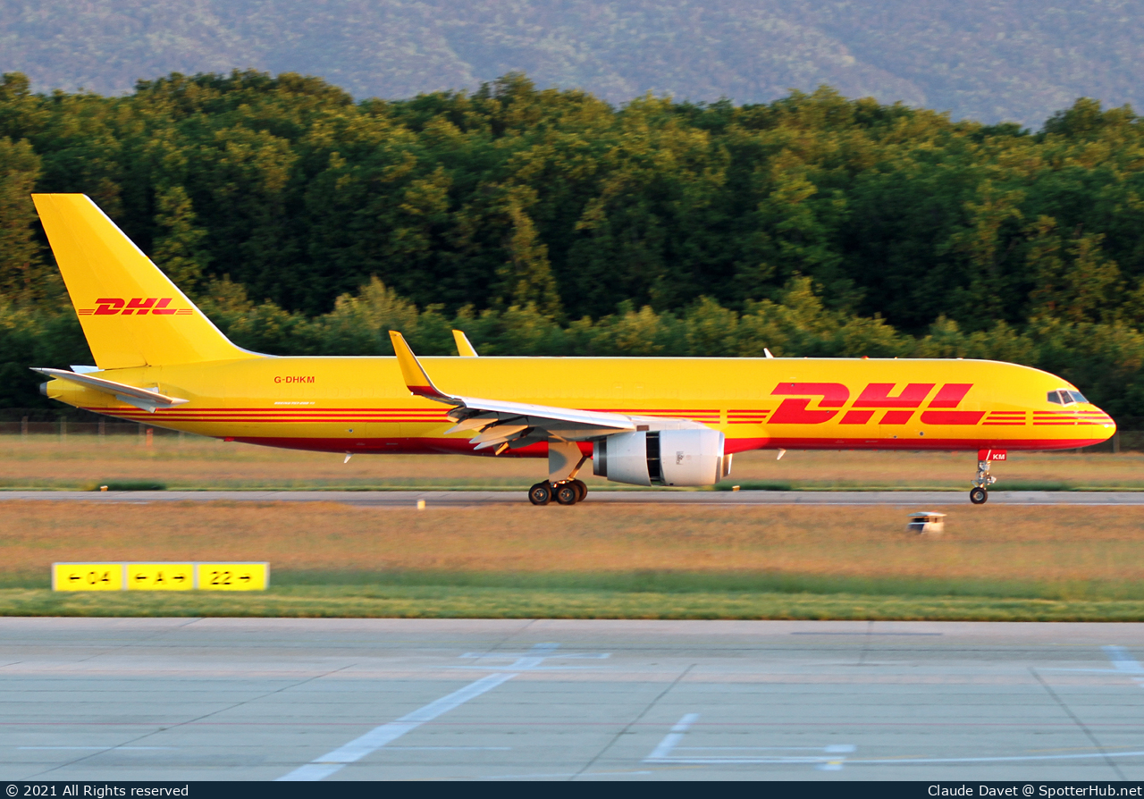 Photo of G-DHKM - Boeing 757-223(PCF) operated by DHL Air