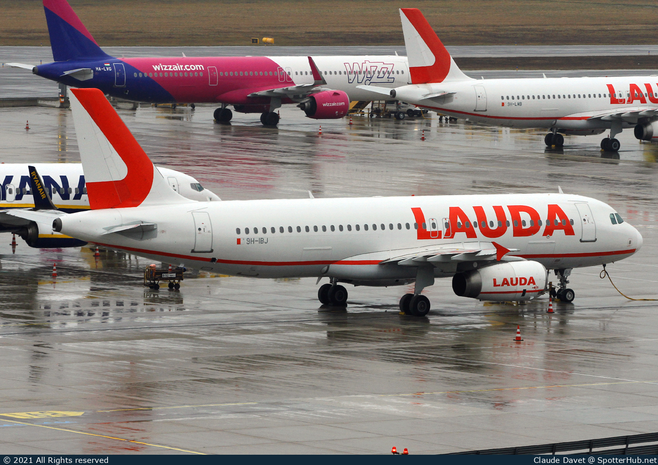 Photo of 9H-IBJ - Airbus A320-232 operated by Lauda Europe