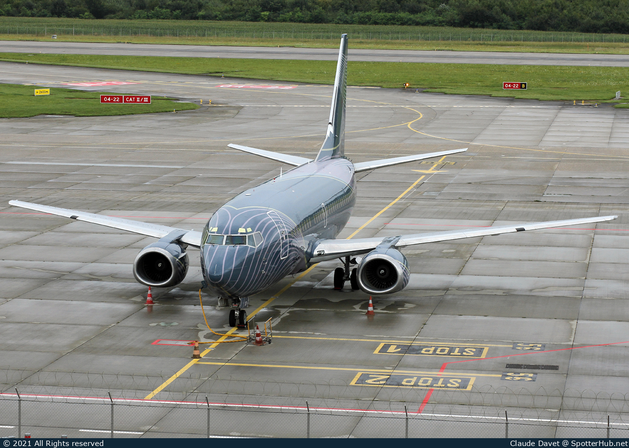 Photo of LY-FLT - Boeing 737-522 operated by KlasJet