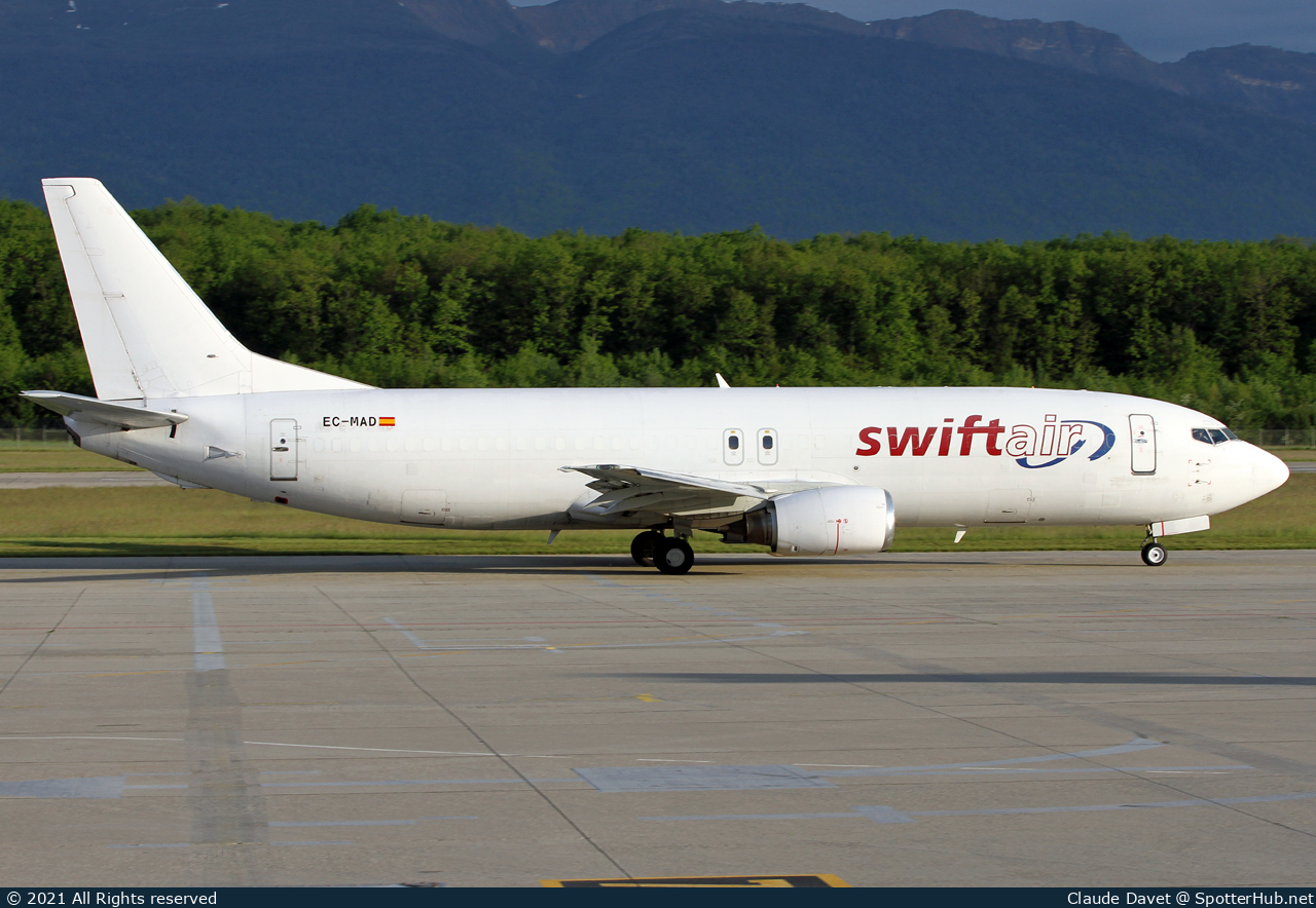 Photo of EC-MAD - Boeing 737-4Y0(SF) operated by Swiftair