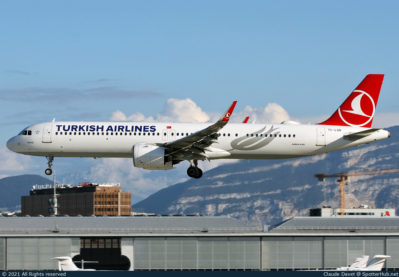 Photo of TC-LSR - Airbus A321-271NX operated by Turkish Airlines