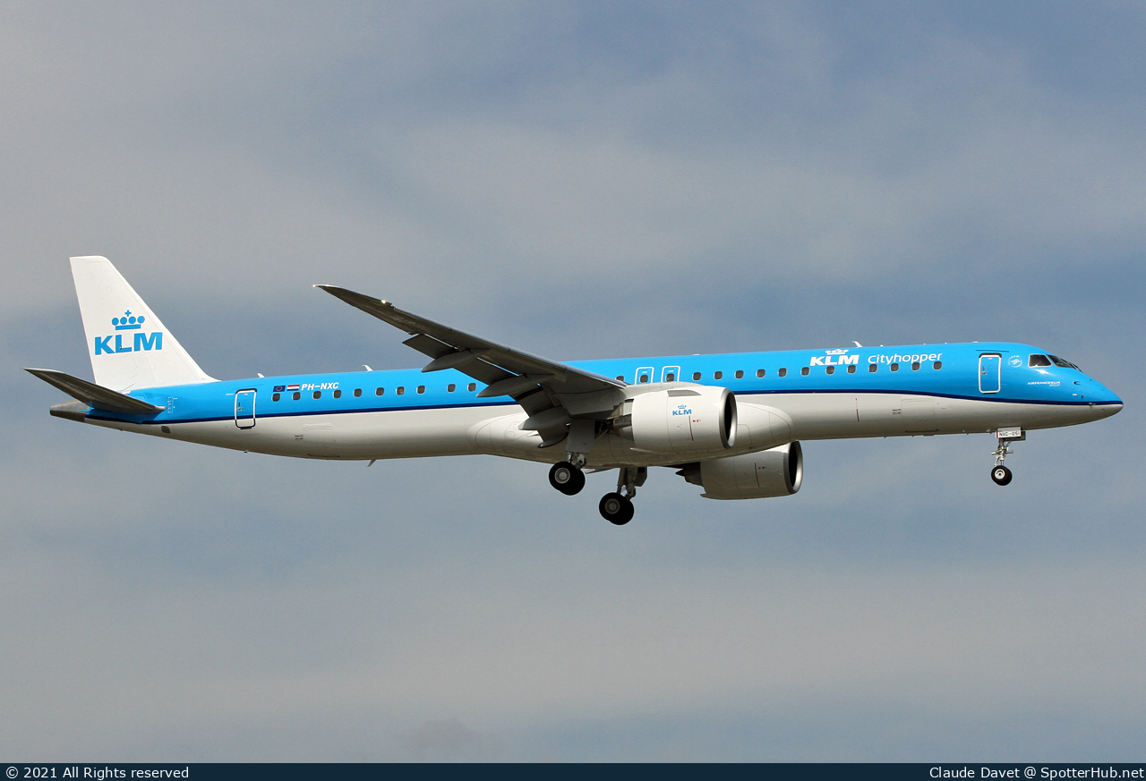 Photo of PH-NXC - Embraer ERJ-195-E2 operated by KLM Cityhopper