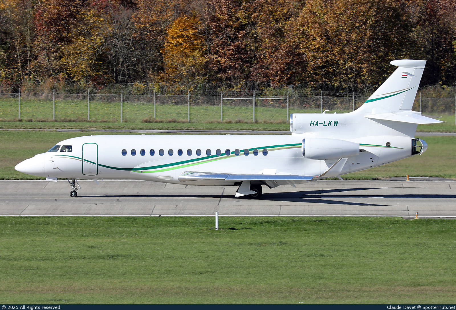 Photo of HA-LKW - Dassault Falcon 8X operated by Air-Invest