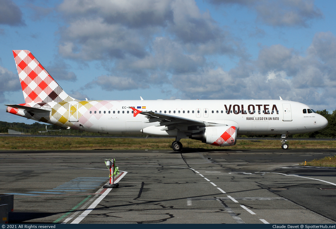 Photo of EC-NQN - Airbus A320-214 operated by Volotea