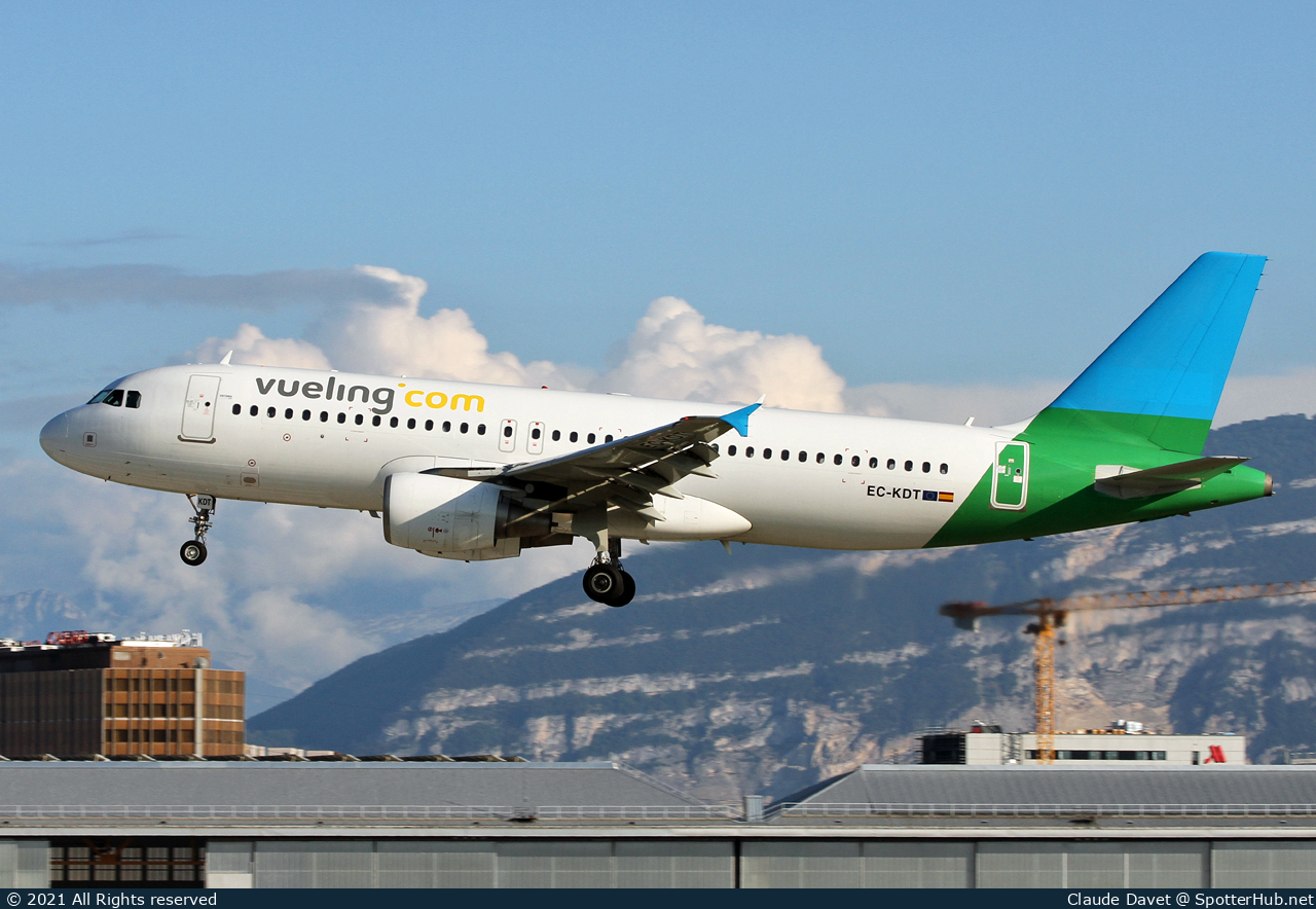 Photo of EC-KDT - Airbus A320-216 operated by Vueling