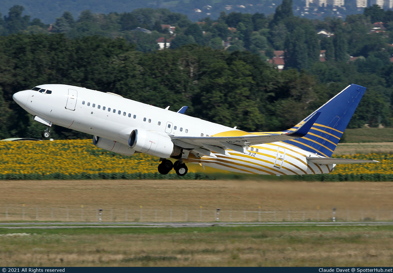 Photo of A6-RJZ - Boeing 737-7Z5(BBJ) operated by Royal Jet