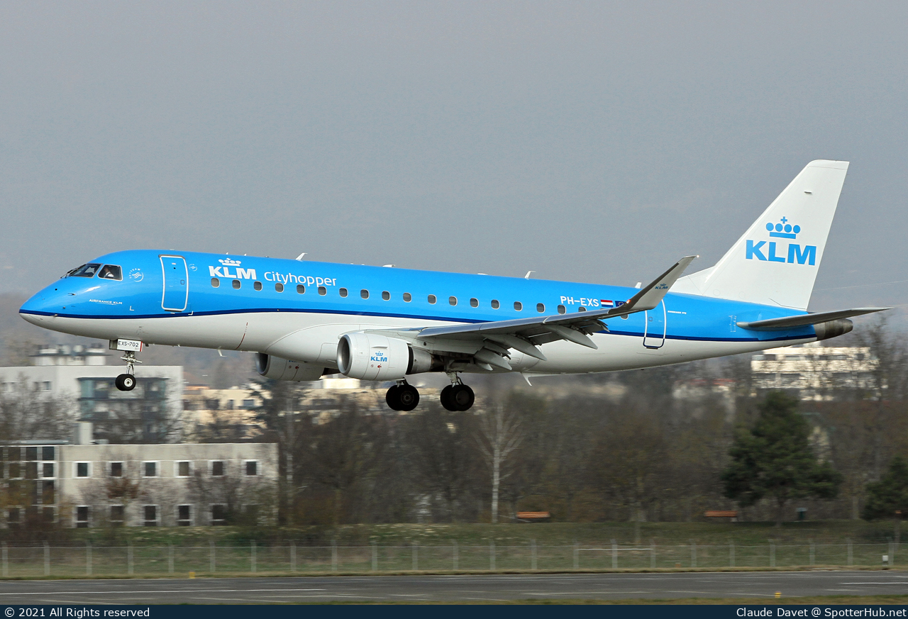Photo of PH-EXS - Embraer ERJ-175STD operated by KLM Cityhopper